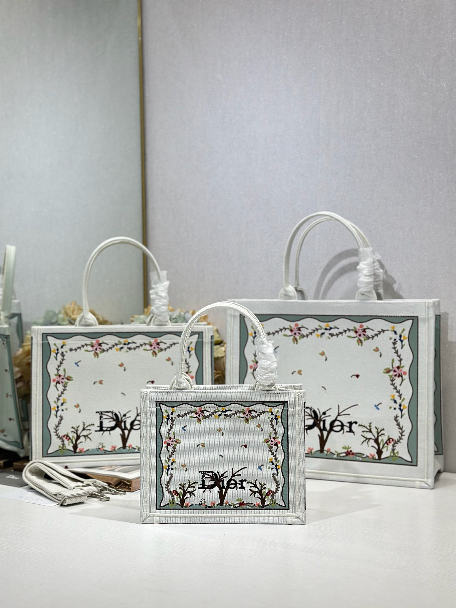 Diro Book Tote