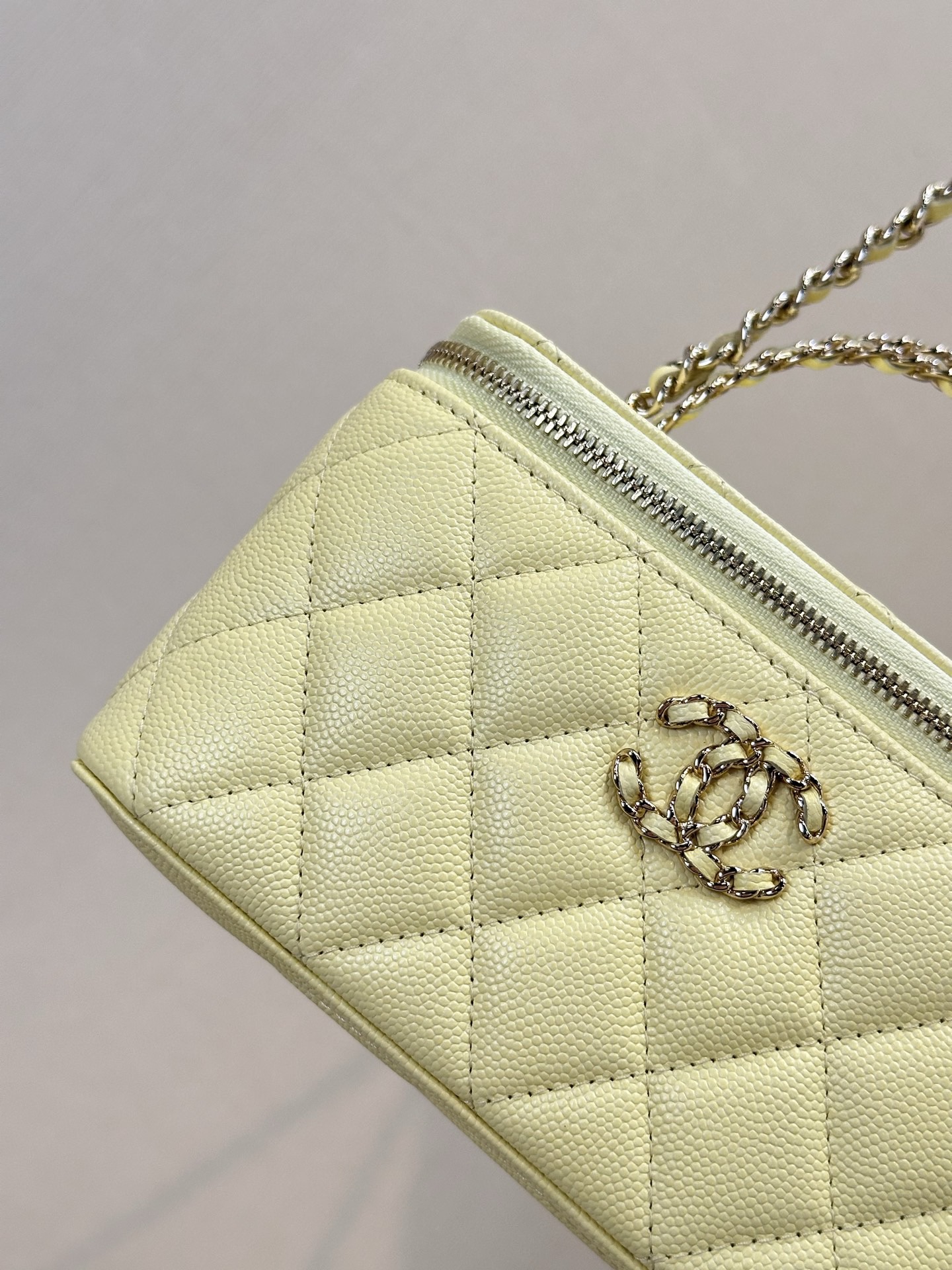 Ch@nel Vanity With Chain-16×10×8CM