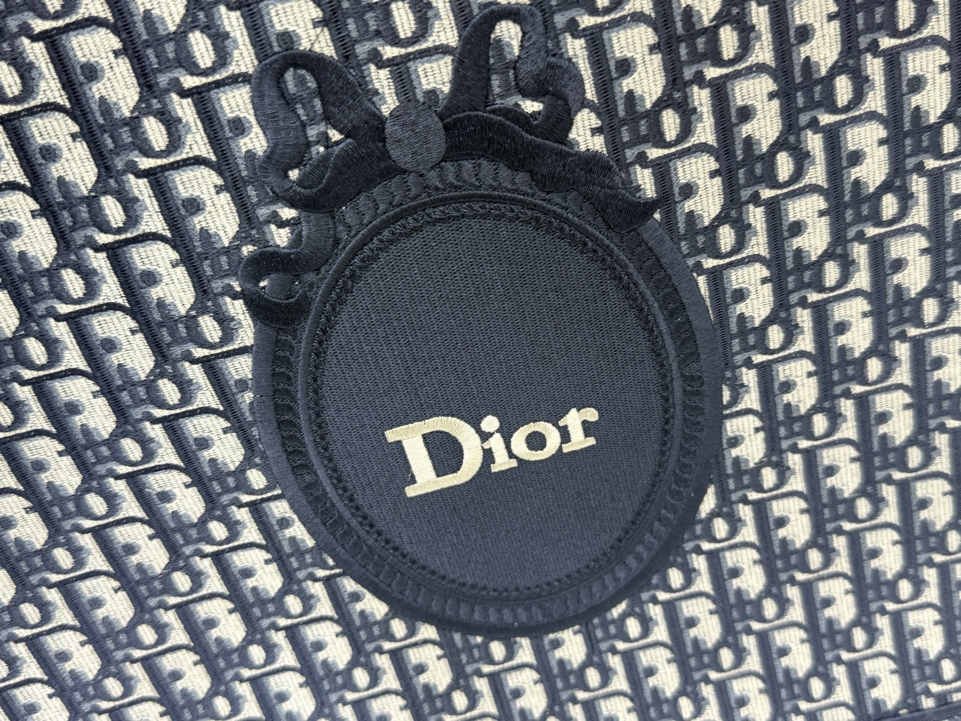 Diro Book Tote