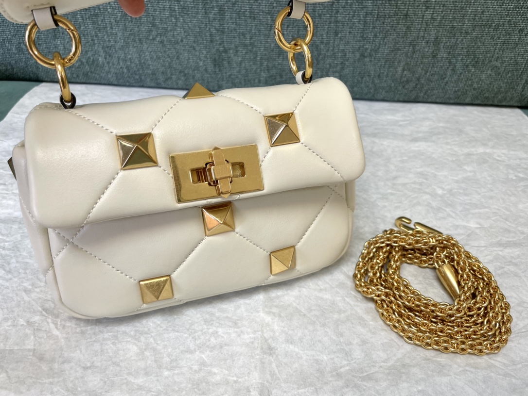 Valentin0 Garavani Roman Stud-Mini Size-19x13x6CM