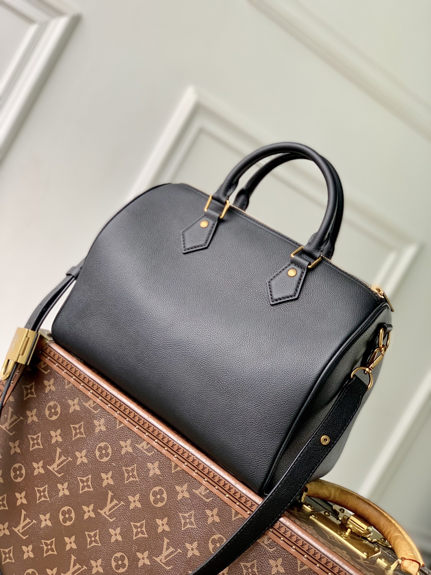 L0vis Vvtt0n Speedy Soft 30 Bag -21 x 17 x 30CM