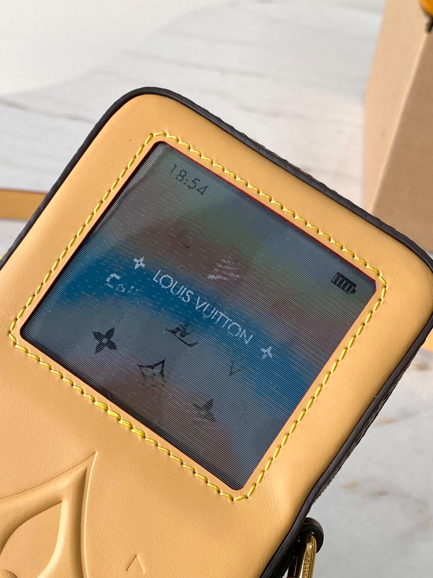 Loui* Vvtt0n Music Player Wearable Wallet Monogram-18.5 x 4.5 x10CM