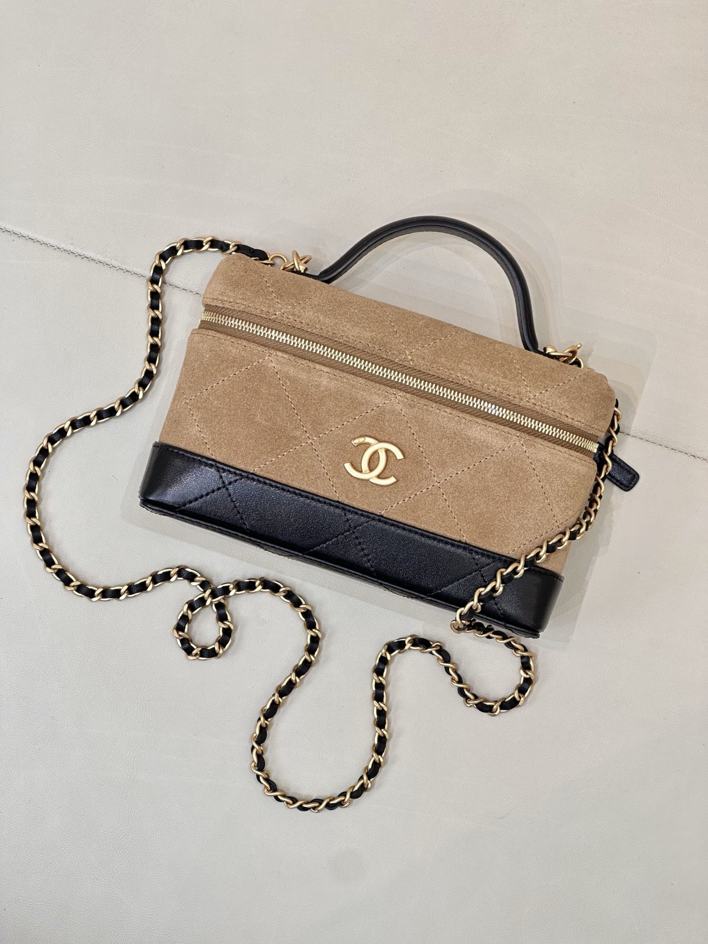 Ch@nel Vanity With Chain - Suede-17×19.5×5CM