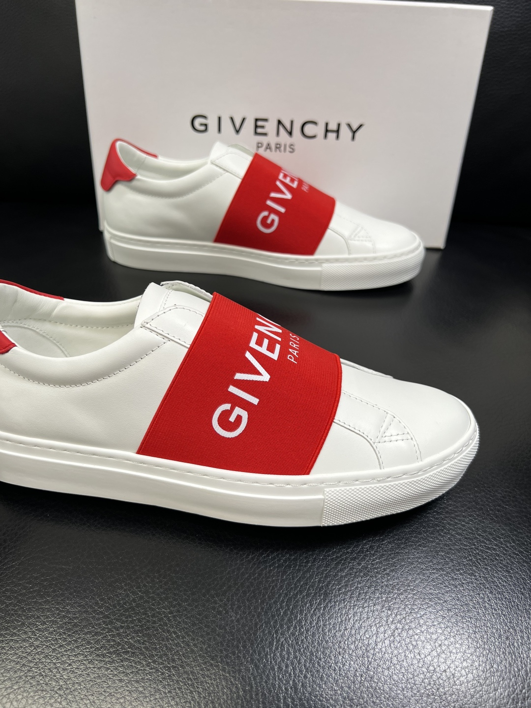 Gienvchy Sneakers