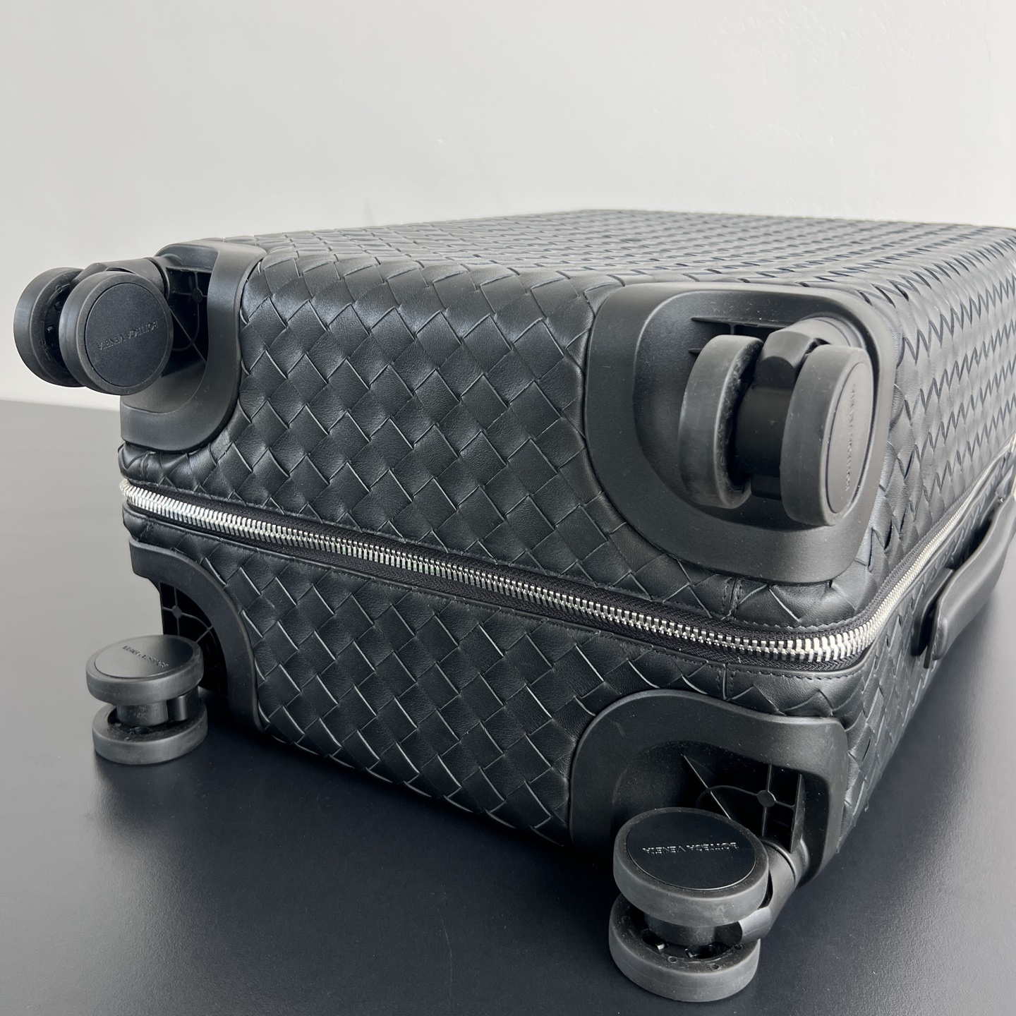 B0tt*ga Ven*ta Odyssey Intrecciato Cabin Suitcase in Black-55x35x2CM