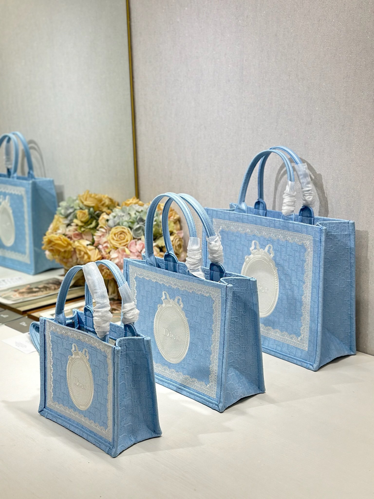 Diro Book Tote