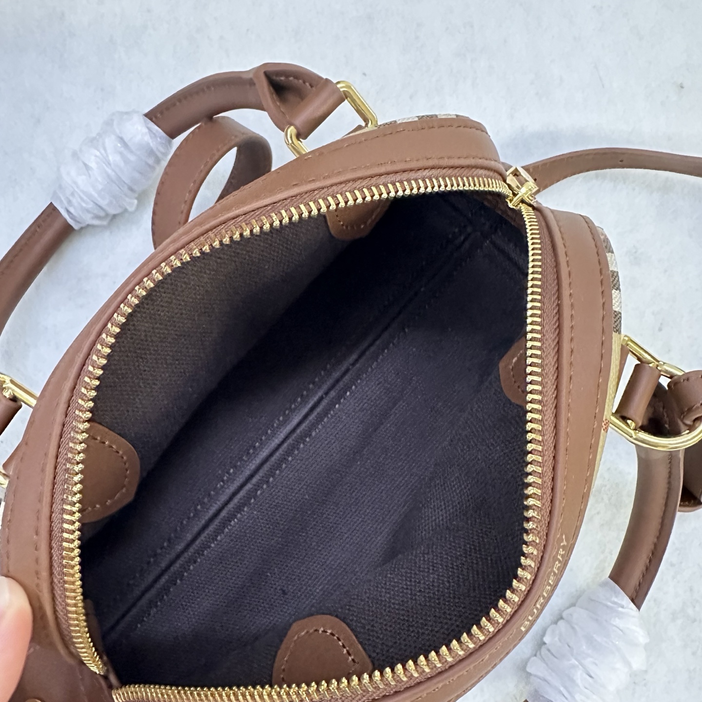 Burberr.y Primroser Bag -25.5 x 11.5 x 14CM